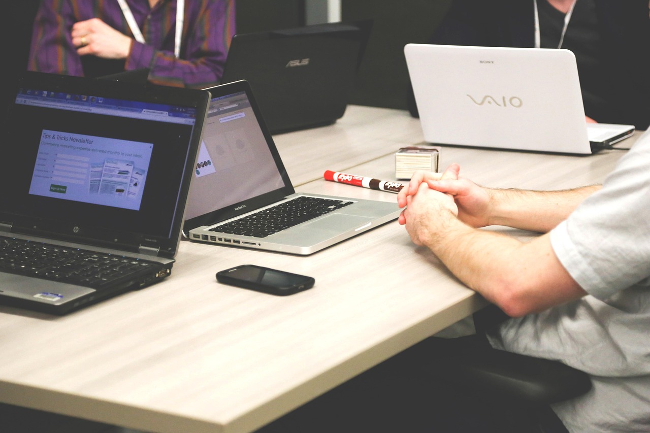 Une entreprise qui forme ses équipes à l'IA générative pour augmenter la Productivité, veiller à la conformité et faire monter en compétences les collaborateurs